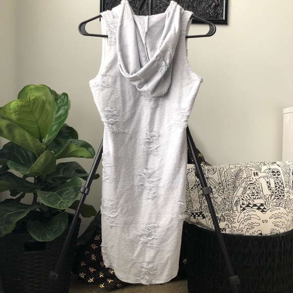 Dress - Picture 2 of 4